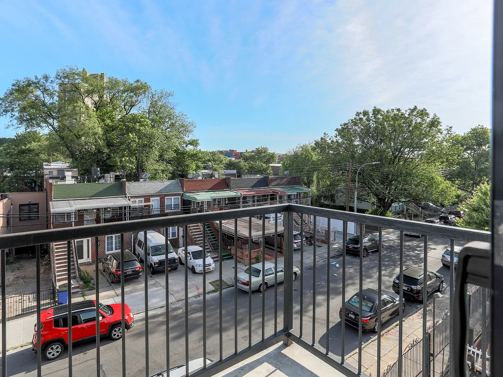 668 Rutland Road - Photo 8