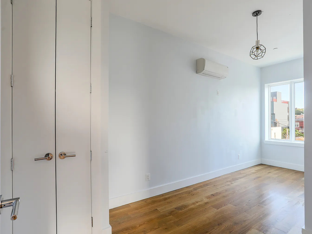 668 Rutland Road - Photo 4