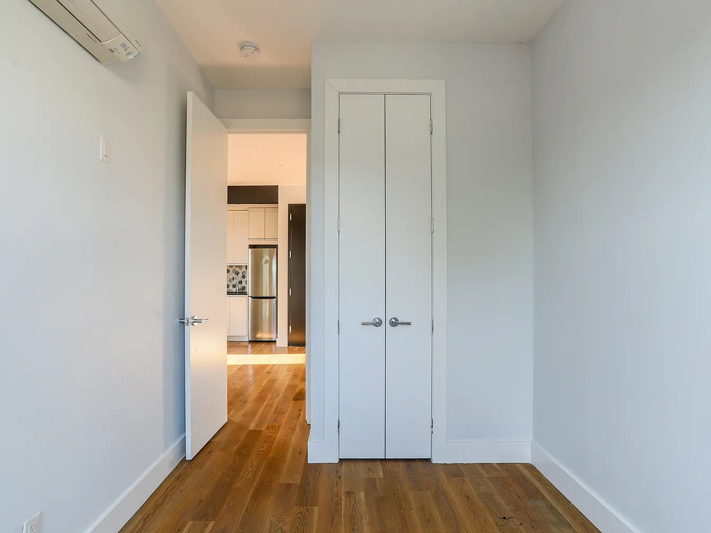 668 Rutland Road - Photo 5