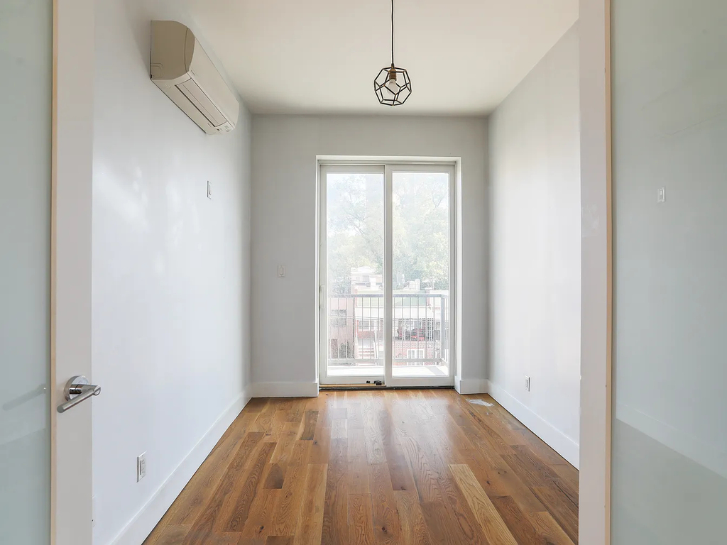 668 Rutland Road - Photo 6