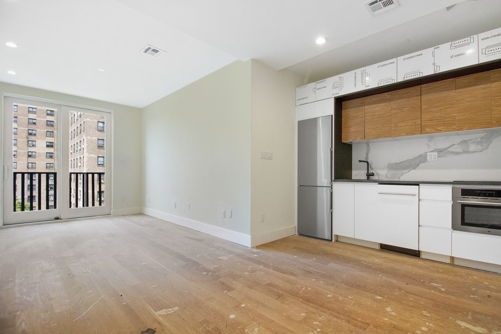 924 Myrtle Avenue - Photo 1