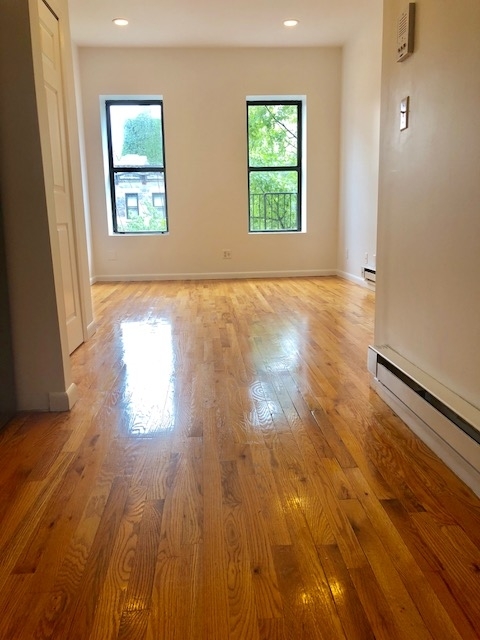 1683 First Avenue,apt.4ne - Photo 0