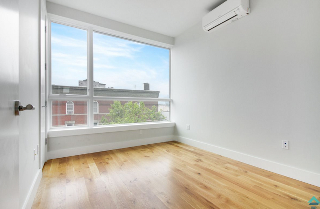 410 Lexington Ave - Photo 2