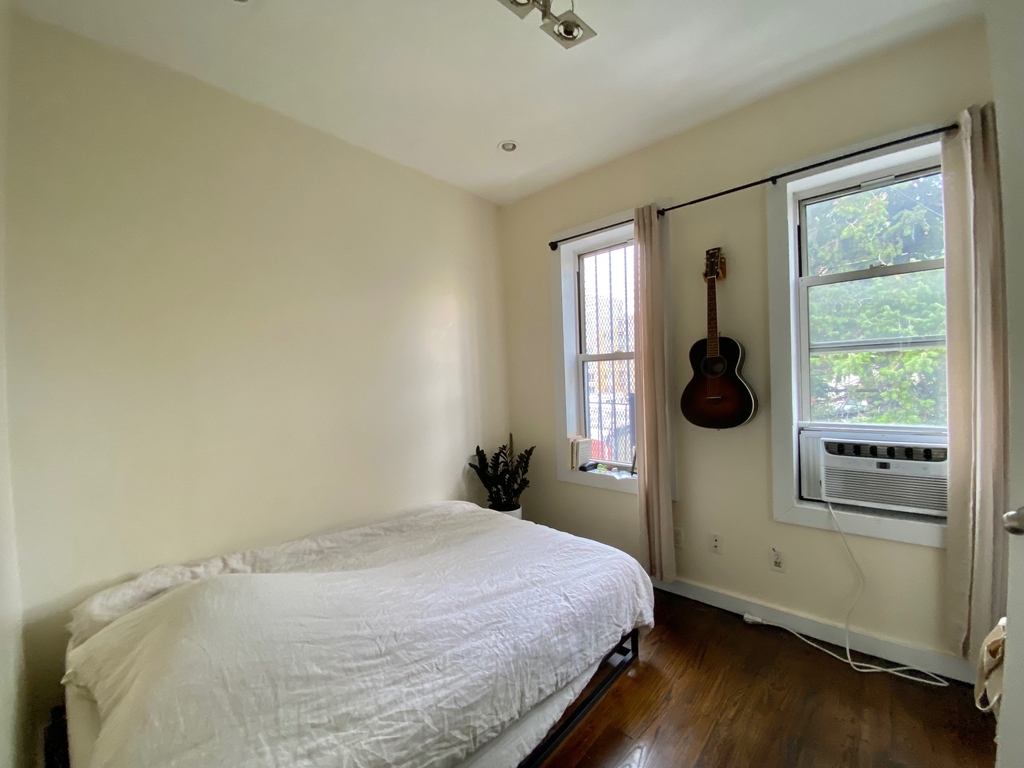 295 Maujer Street - Photo 7
