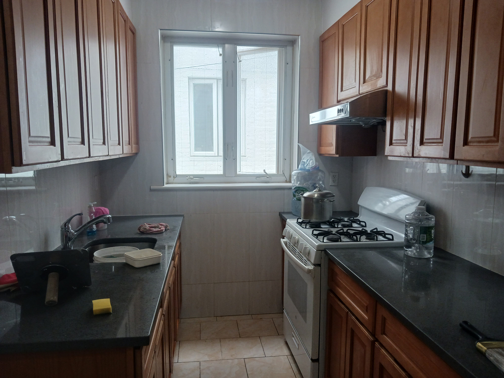 AVE Y - Photo 4