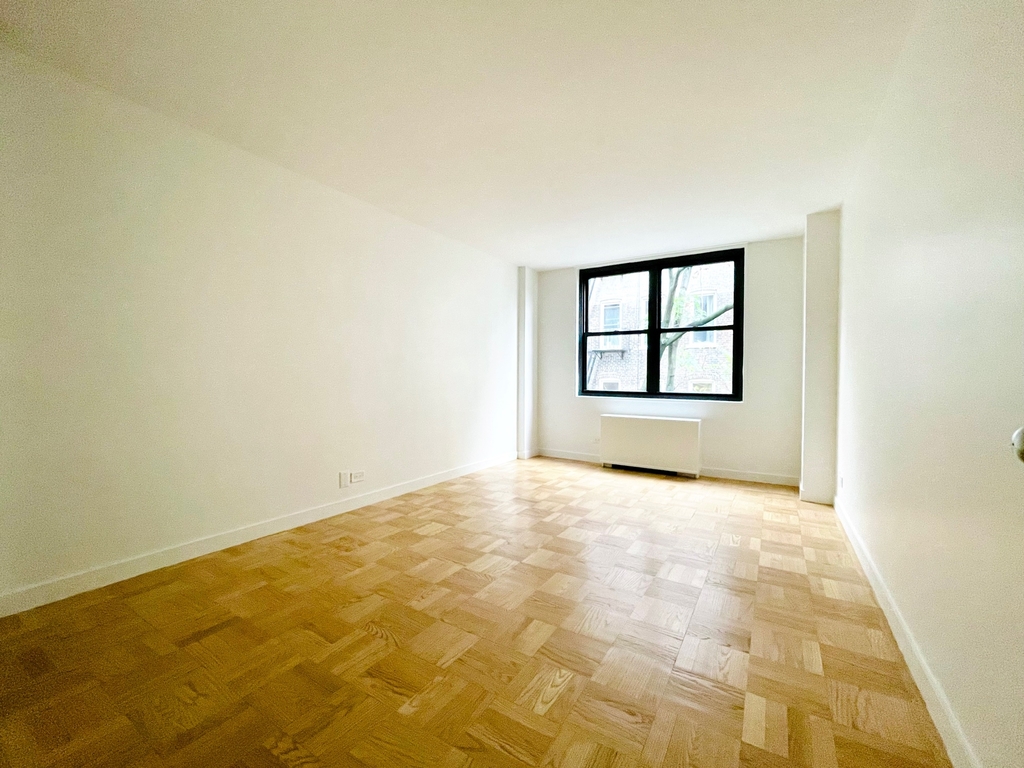 333 East 49th Street - Photo 3