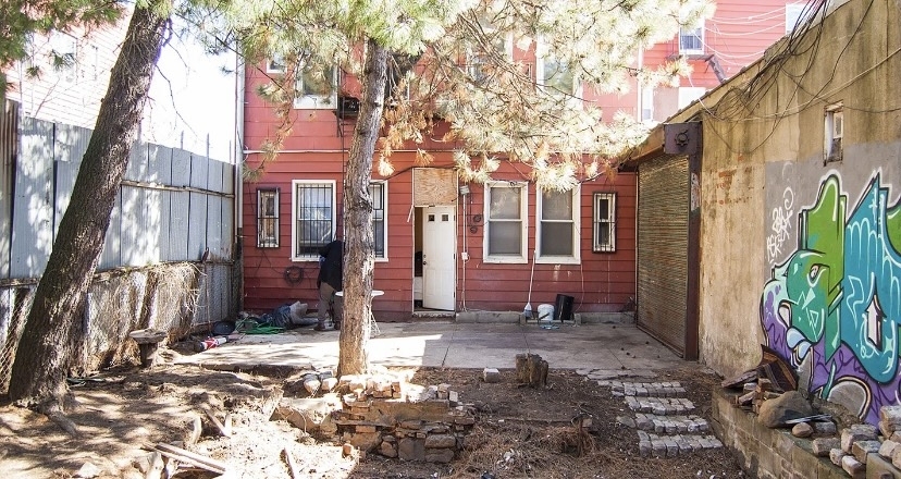 295 Maujer Street - Photo 0