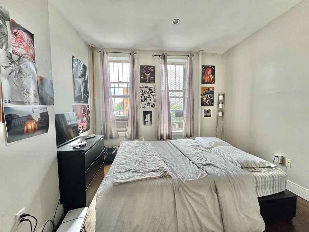 120 Grattan Street - Photo 1