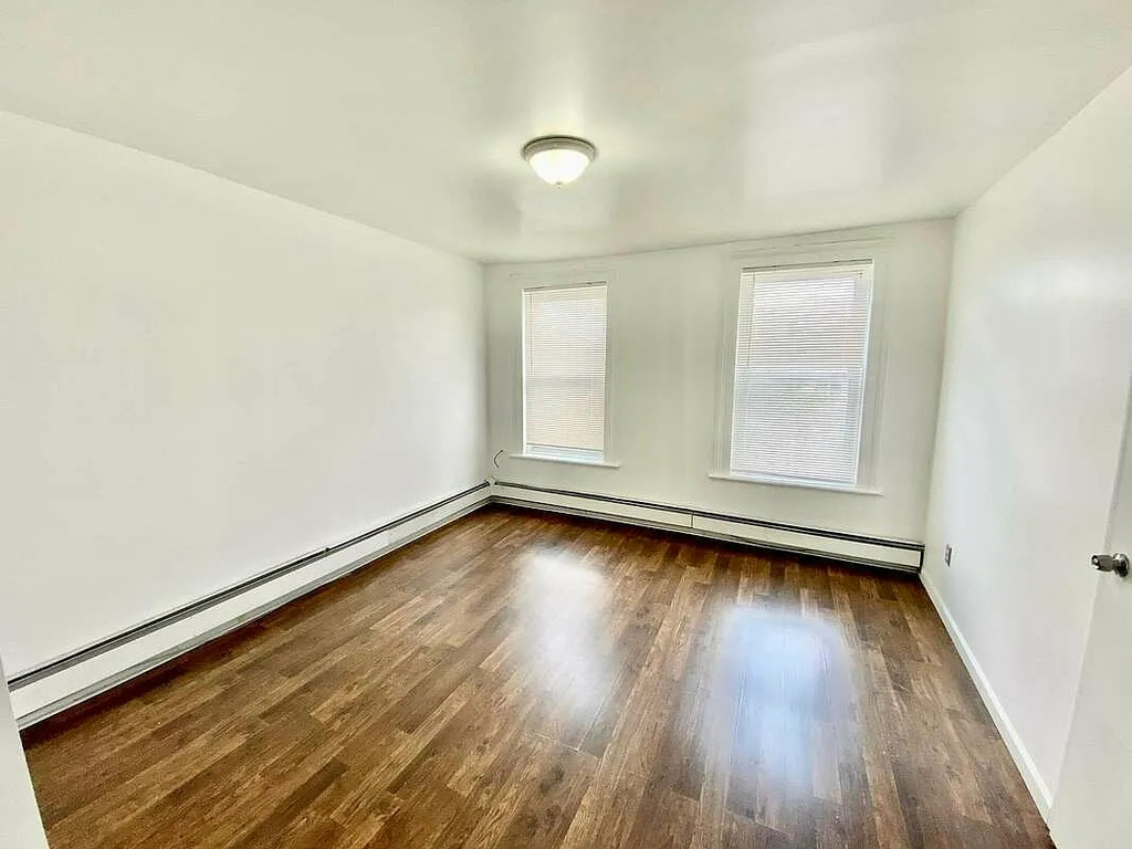 624 Lafayette Avenue - Photo 2