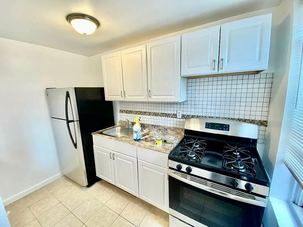 624 Lafayette Avenue - Photo 0