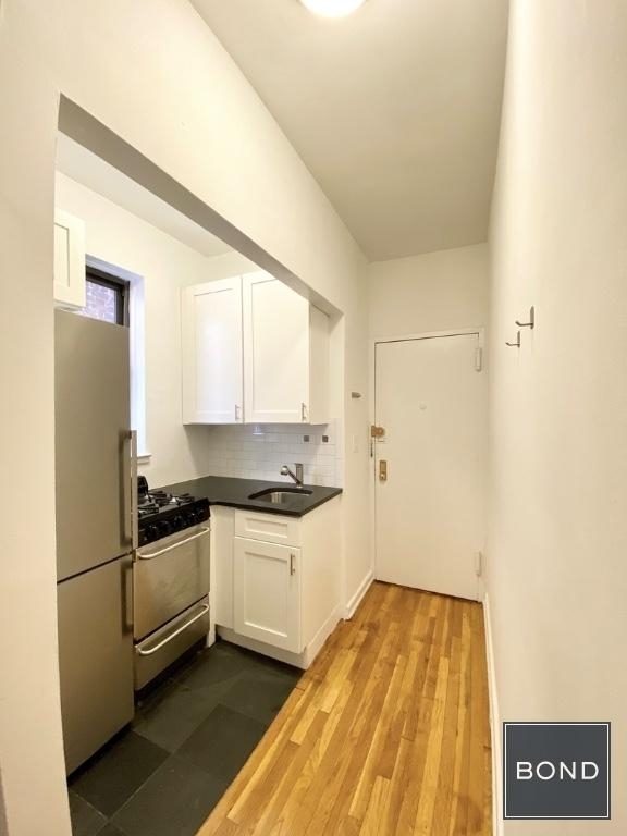 East 81 Street - Photo 3