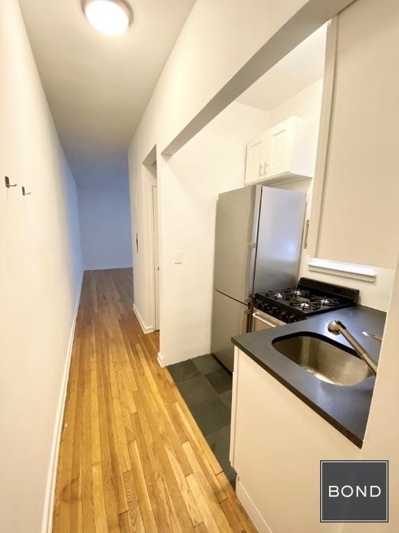 East 81 Street - Photo 2