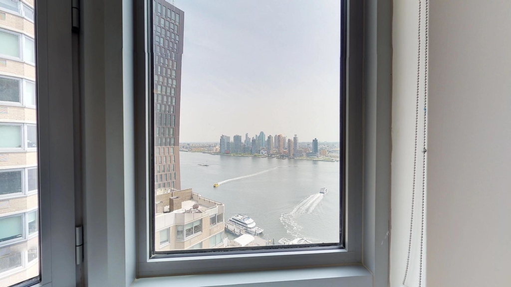 401 East 34th Street - Photo 10