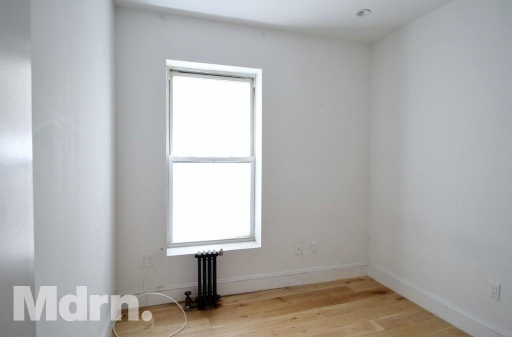 East 85th Street - Photo 3