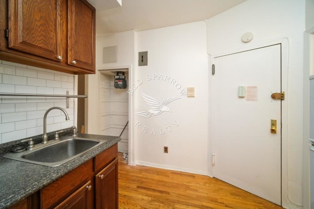 325 East 88th Street - Photo 9