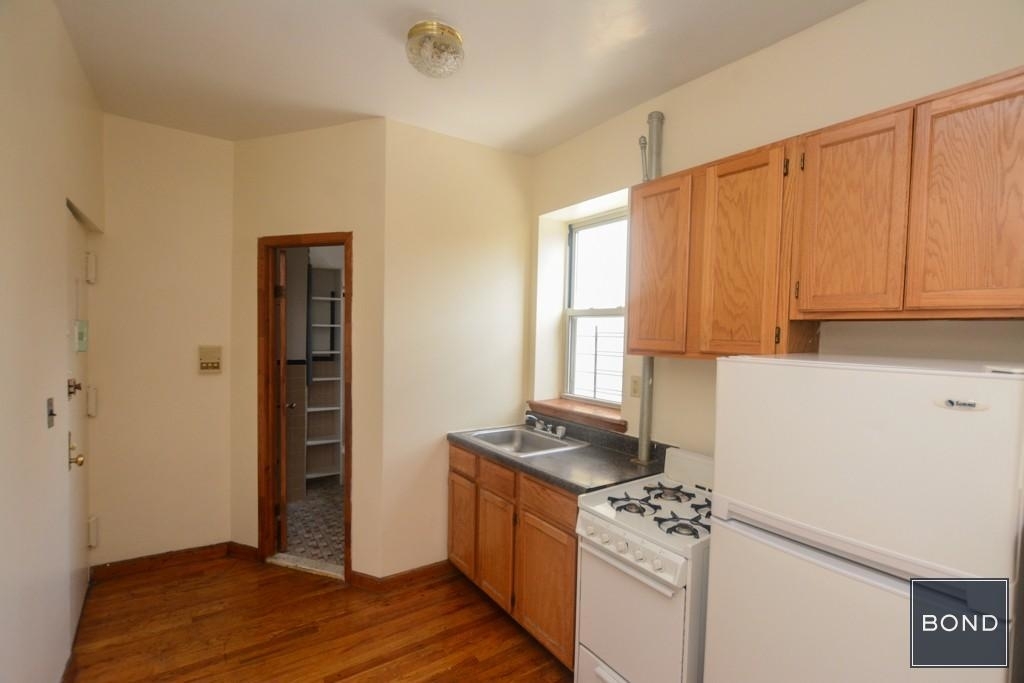 314 East 62nd Street - Photo 2