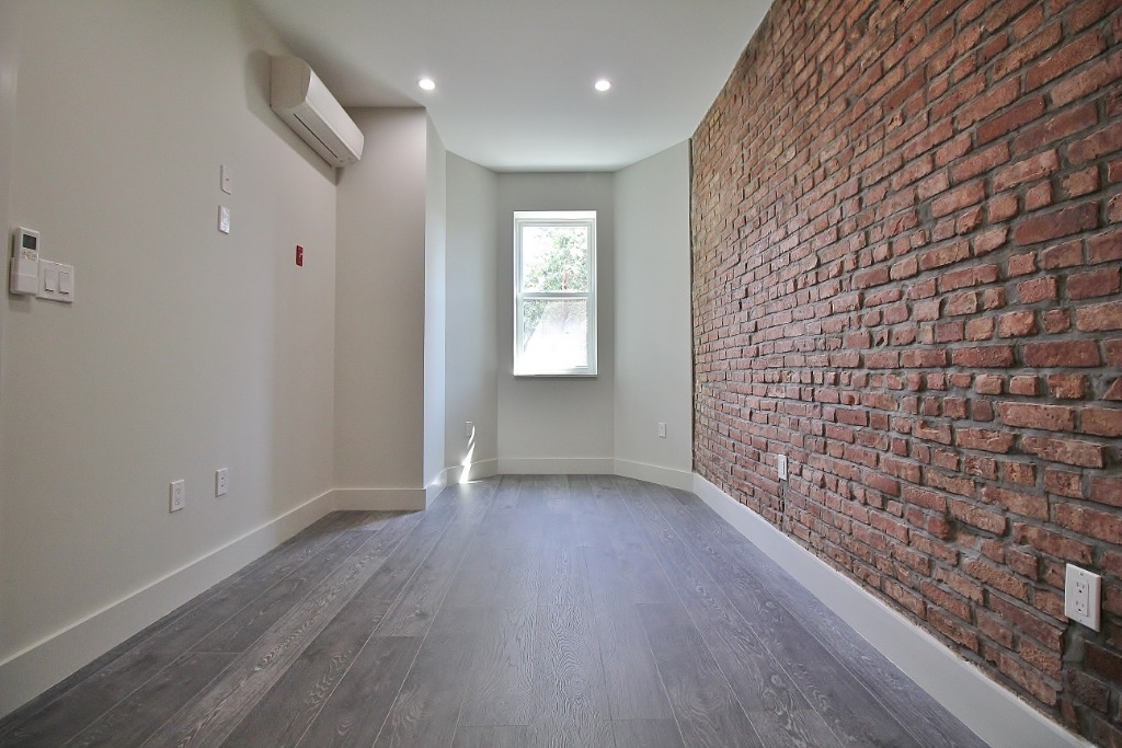 2517 Bedford Ave - Photo 2