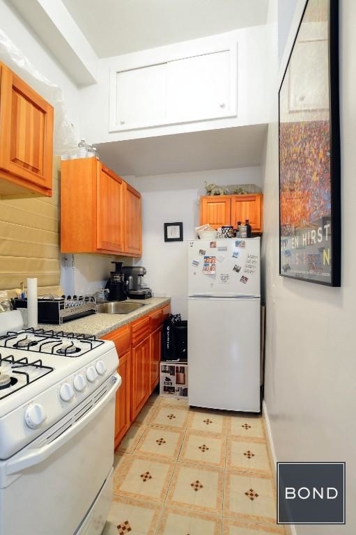 241 West 13th Street - Photo 3