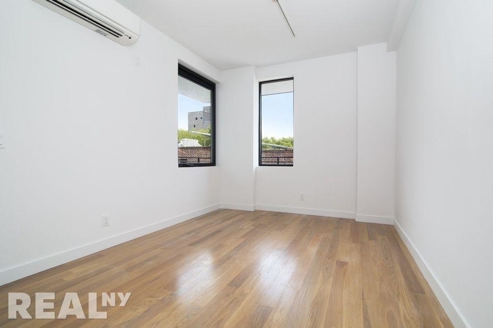 100 Ainslie Street - Photo 3