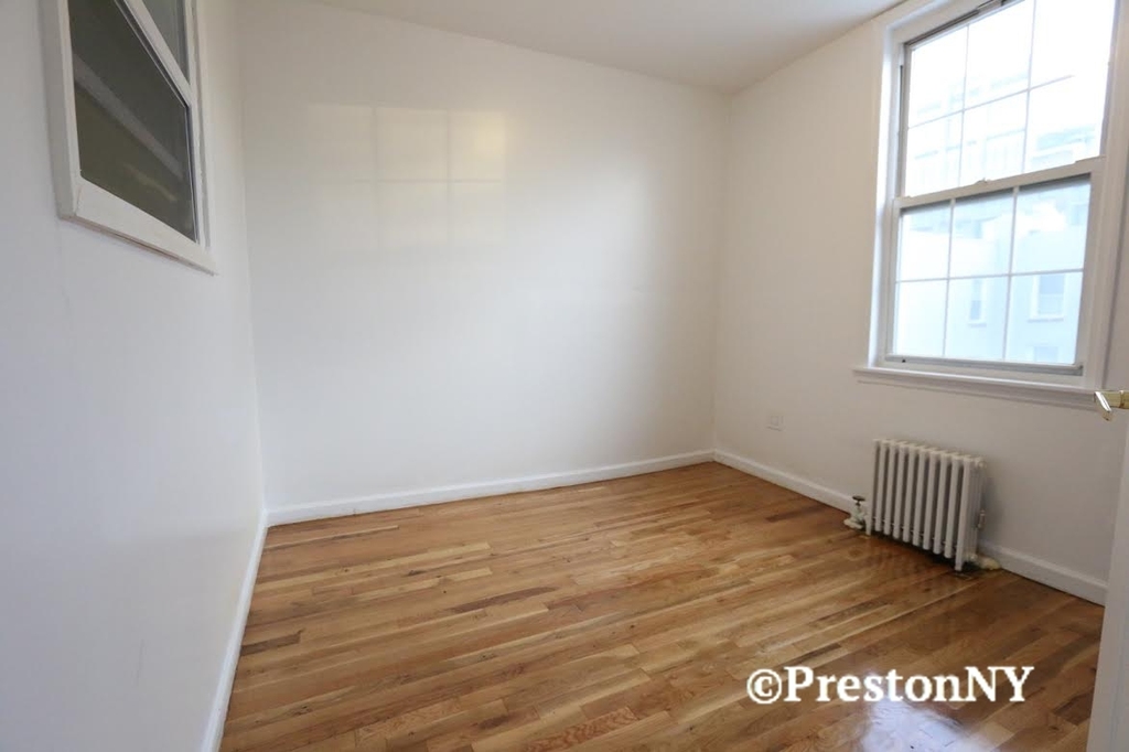 402 Grand Street - Photo 3