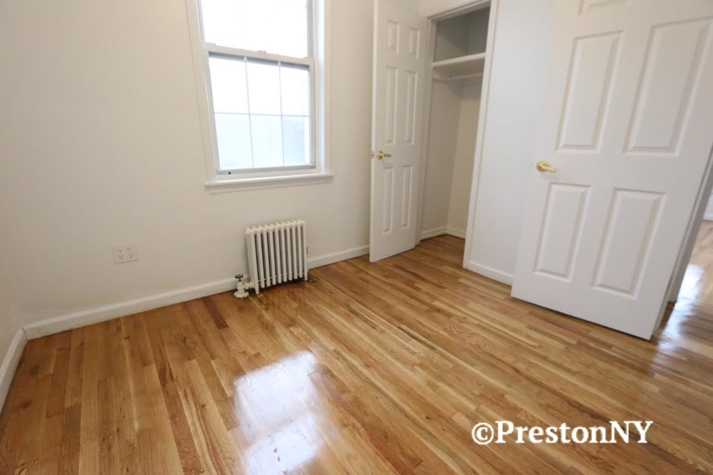 402 Grand Street - Photo 2