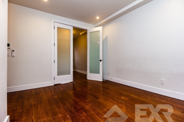 228 Manhattan Ave - Photo 3