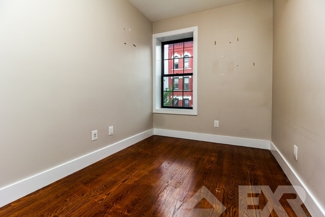 228 Manhattan Ave - Photo 1