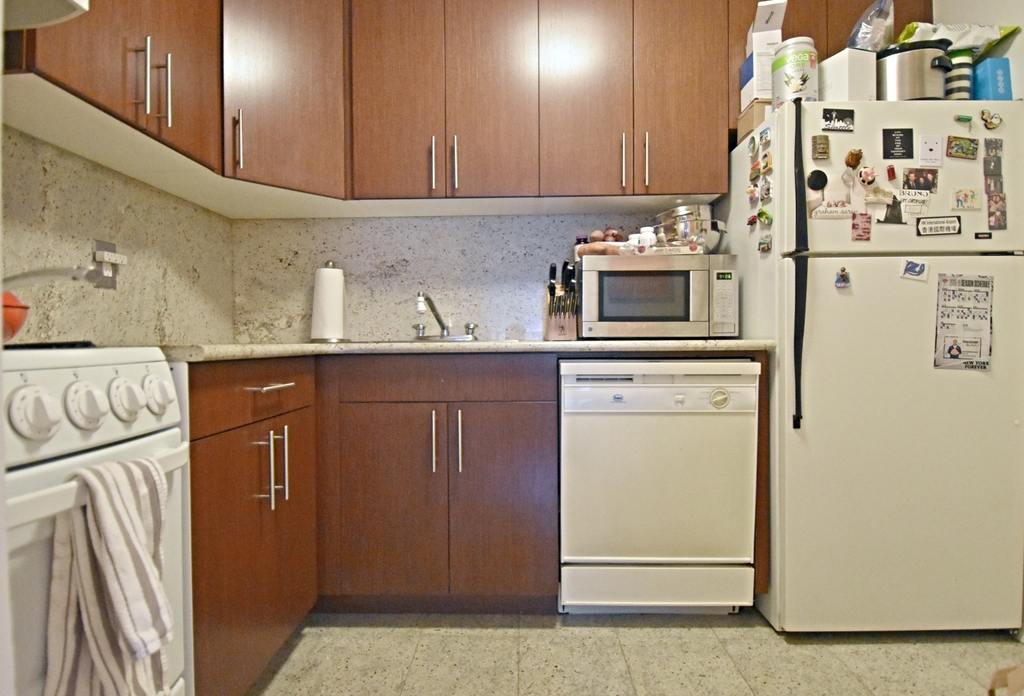 284 Mott St - Photo 1