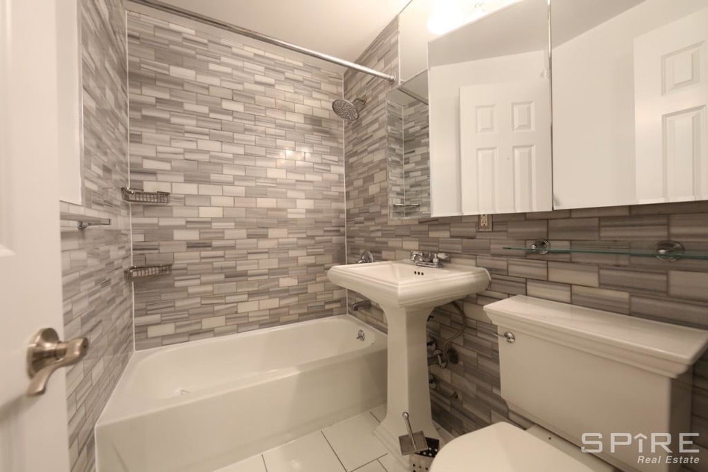 410 East 13th Street - Photo 5