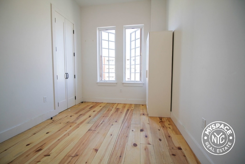 271 Metropolitan Avenue - Photo 3