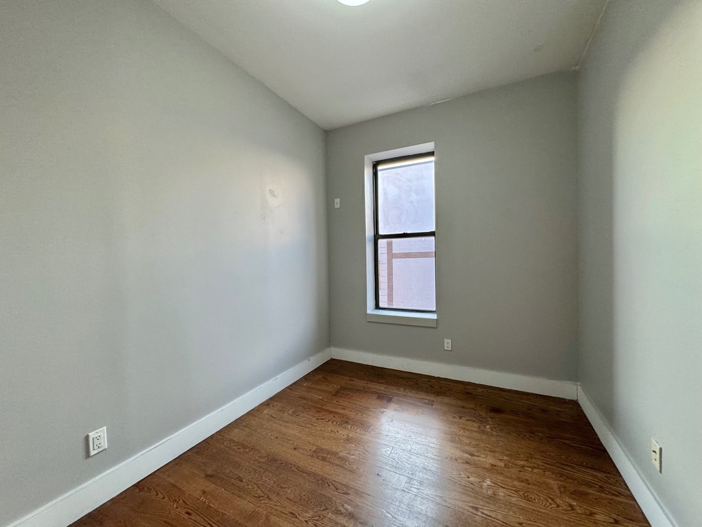 663 Hancock Street - Photo 4