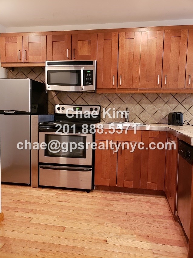 138 East 31st Street - Photo 2