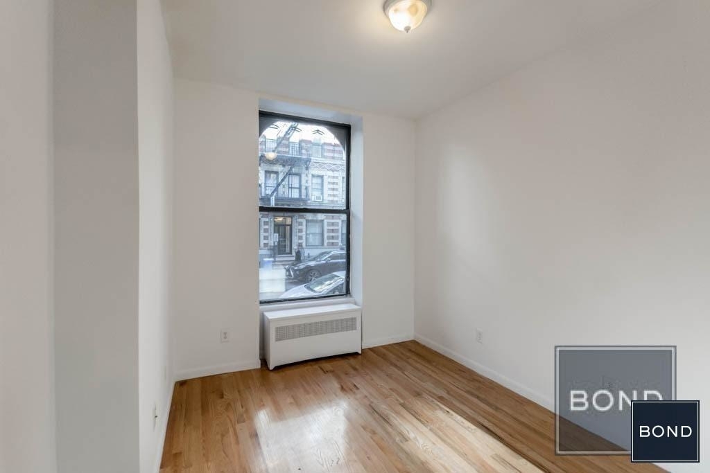 East 85 Street - Photo 1