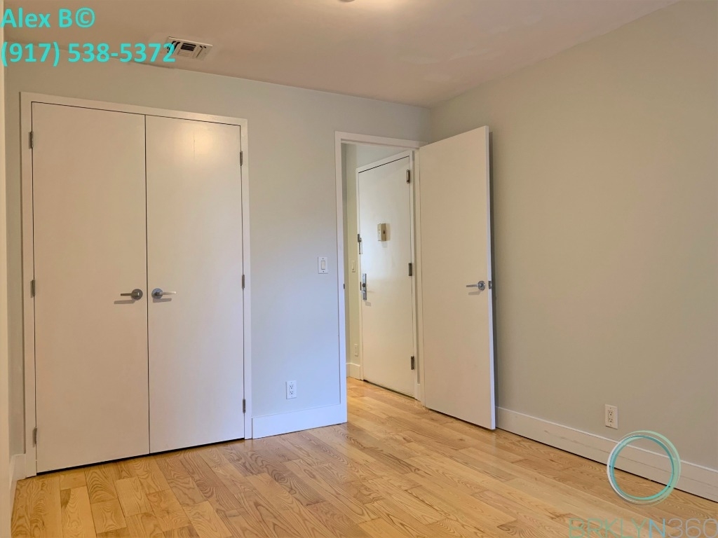 225 Maujer St - Photo 4