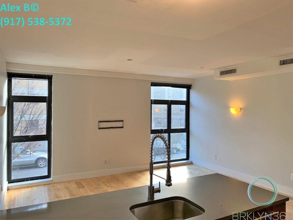 225 Maujer St - Photo 7