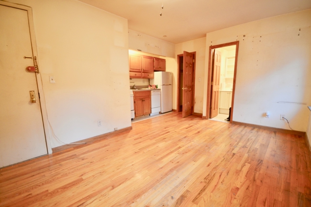 646 Tenth Avenue - Photo 5