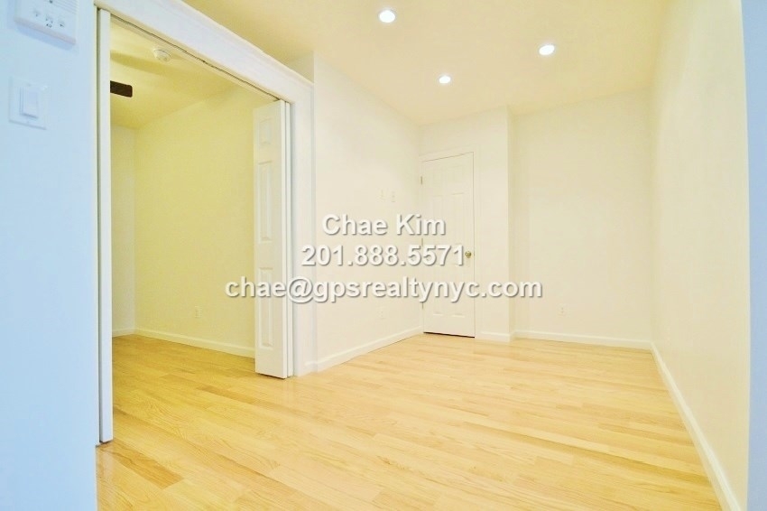 216 East 36th Street - Photo 3