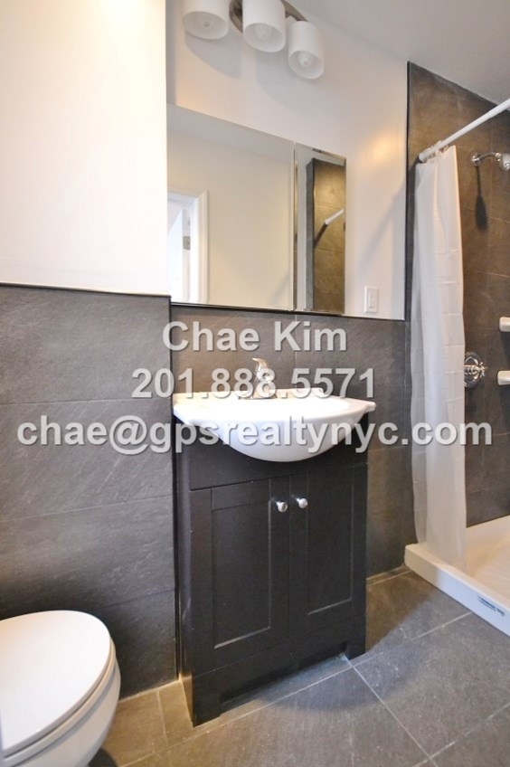 216 East 36th Street - Photo 4