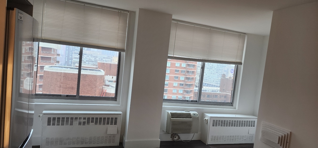 2nd Avenue - Photo 1