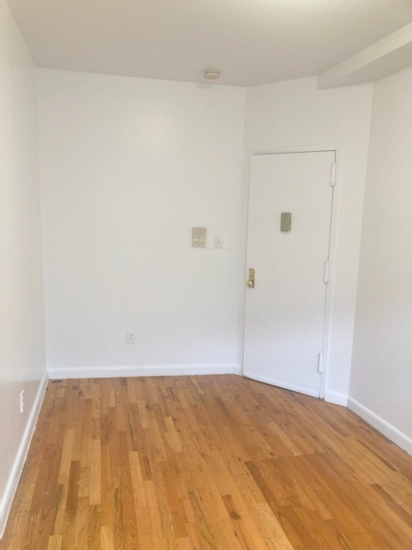 310 West 20th Street - Photo 2