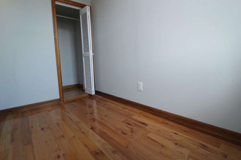 81 Waverly Ave - Photo 5