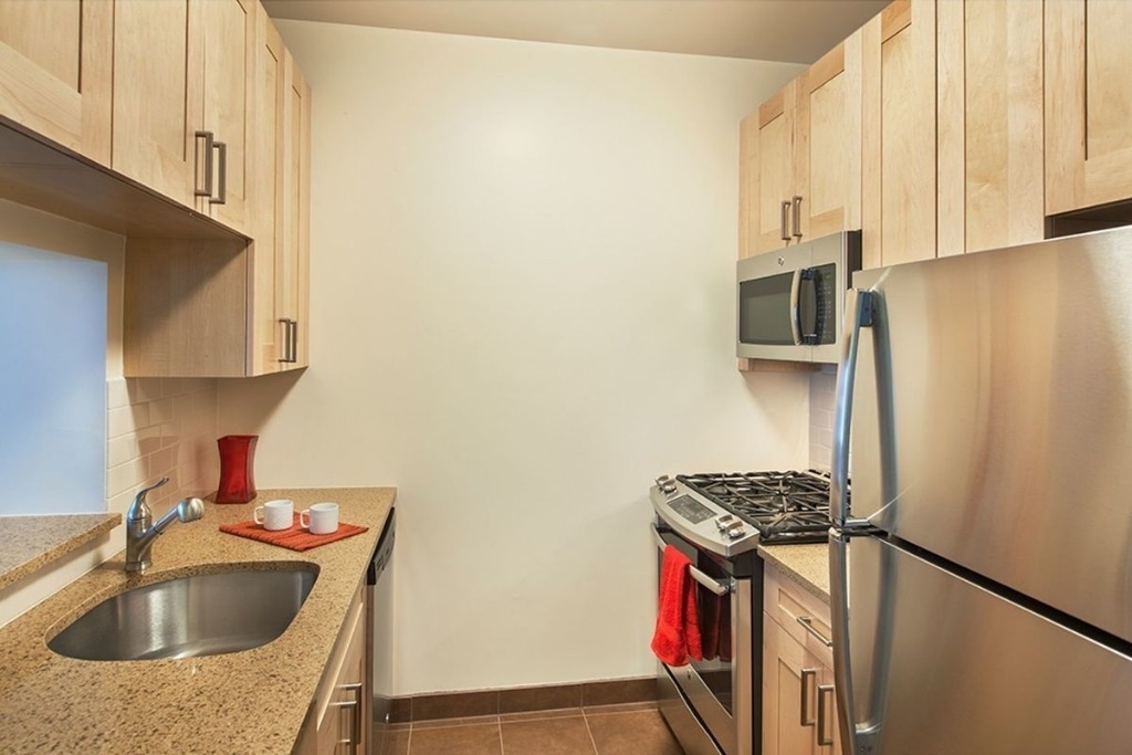 21 West Street, Apt. 4D - Photo 2