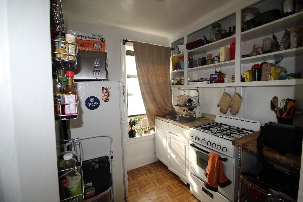 253 Bergen Street  - Photo 4