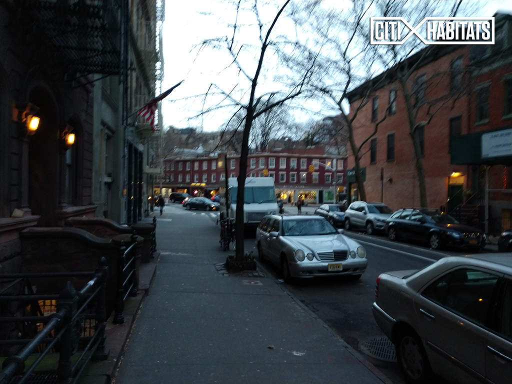 West 10th Street - Photo 14