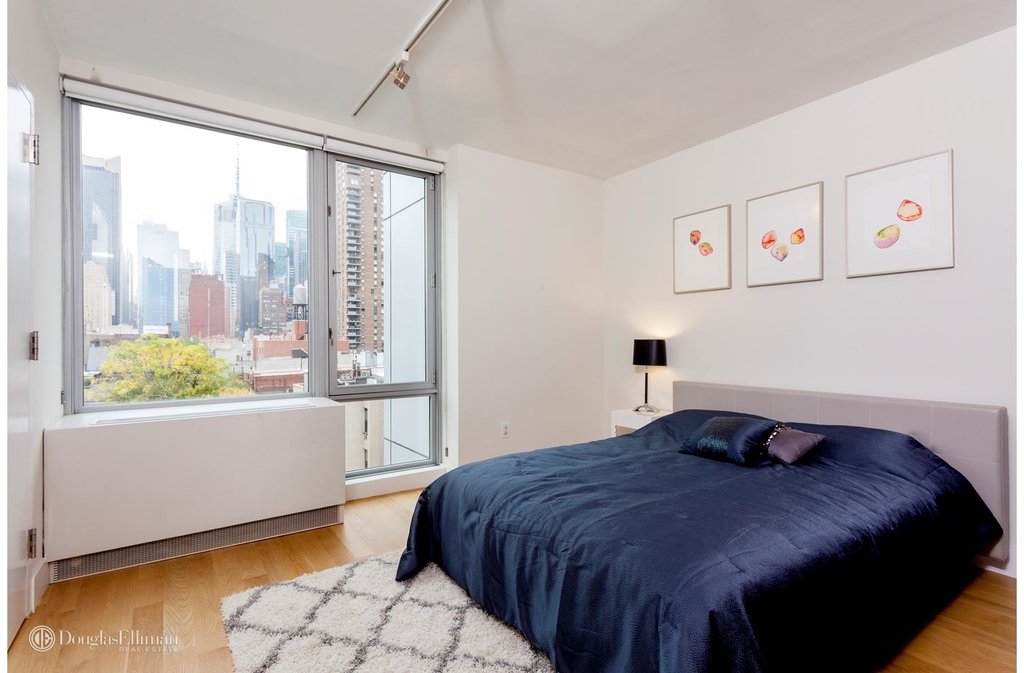 464 West 44th St - Photo 4