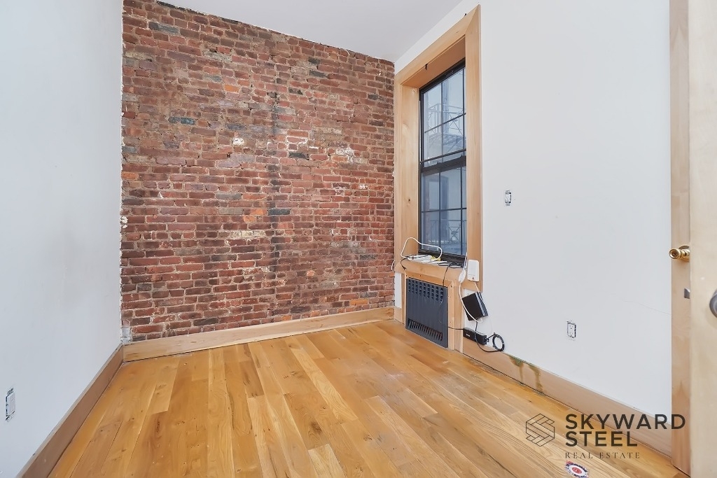 360 Franklin Avenue - Photo 4