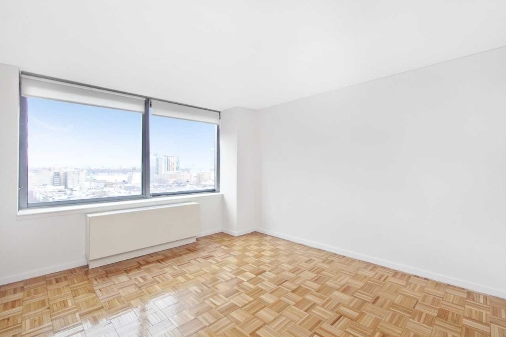 271 W 47 St  - Photo 2