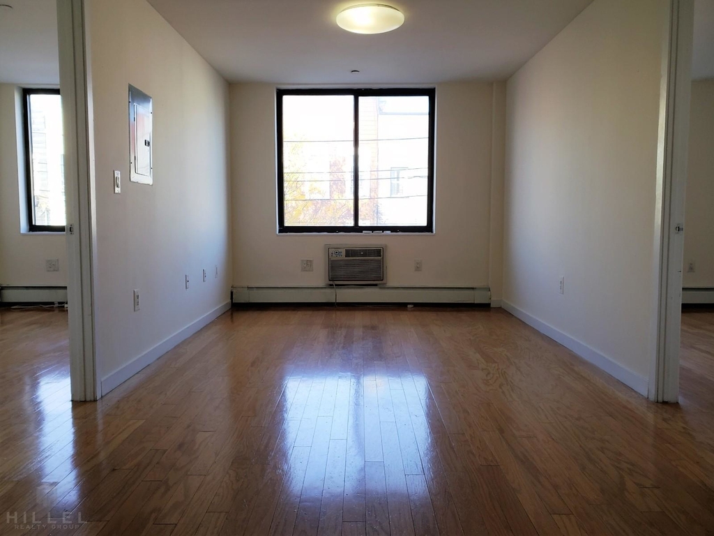 924 Metropolitan Ave. - Photo 4