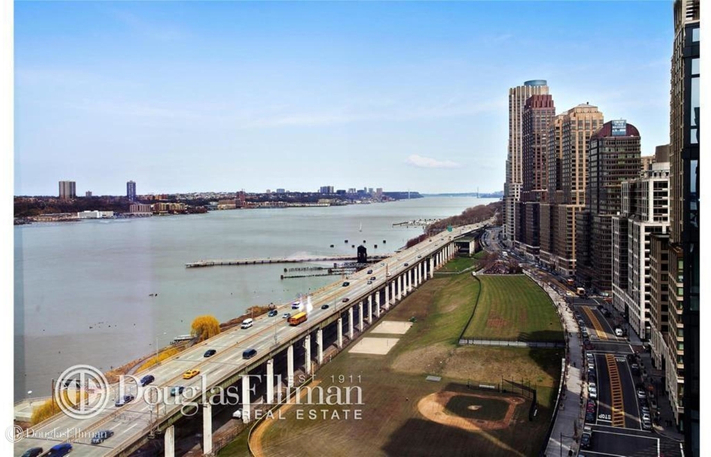 60 Riverside Boulevard - Photo 7