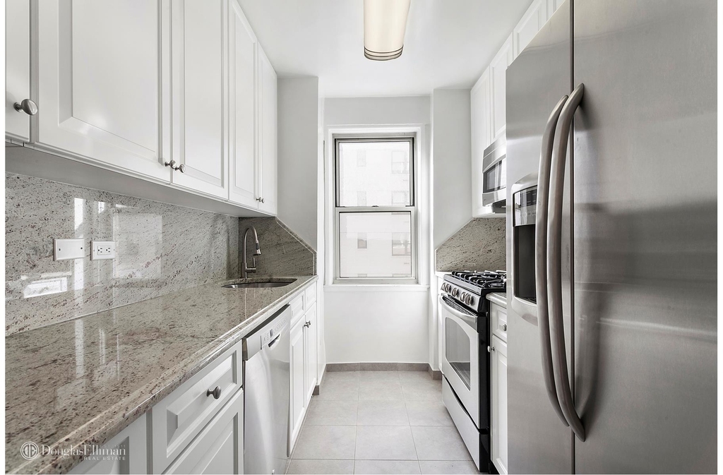 177 East 75th St - Photo 1